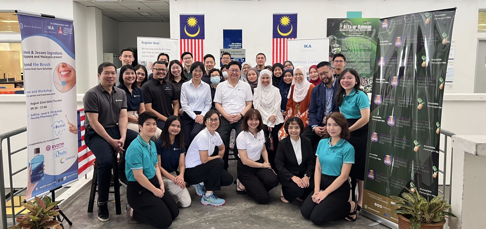 event group photo Lab---JJISM-Innovacos-3