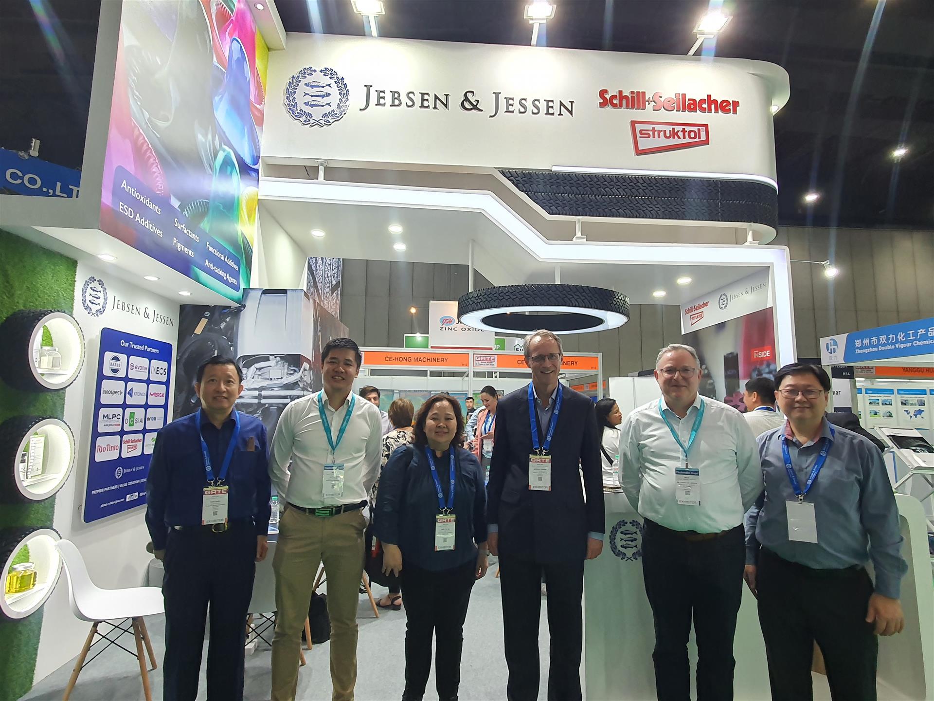 GRTE 2 (Custom) GRTE - JJ team standing in front of booth with supplier