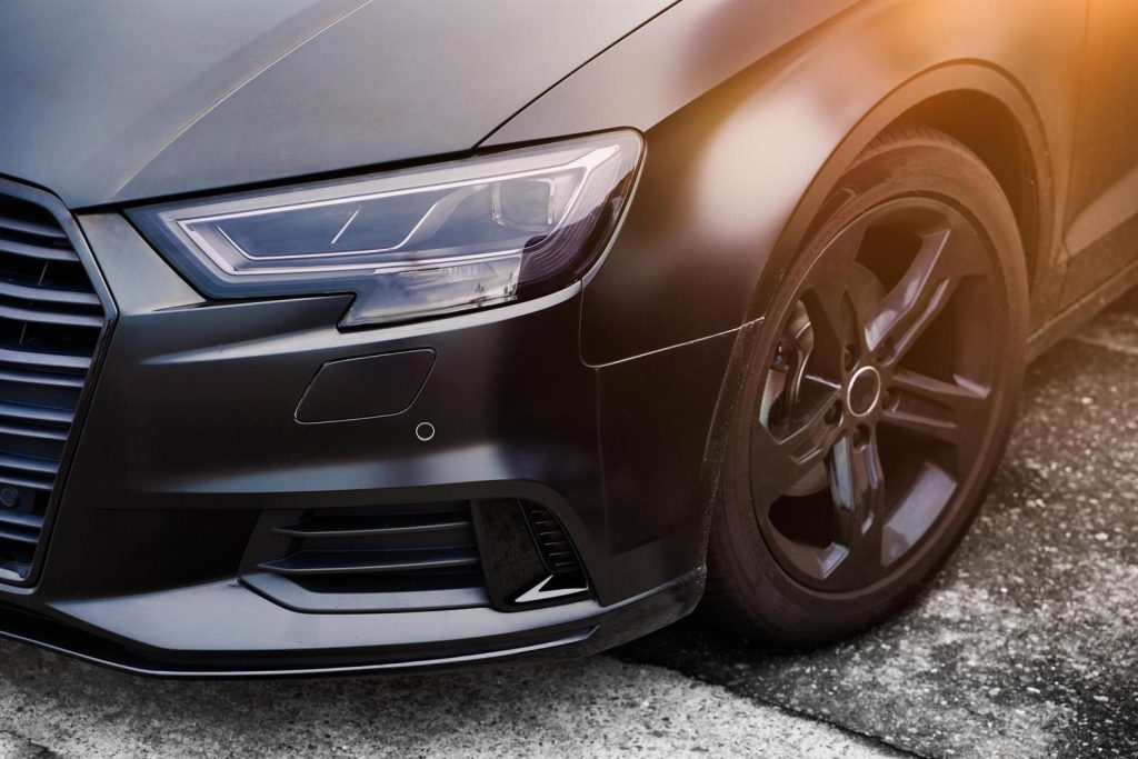 car-is-covered-with-black-vinyl-matte-finish-antiscratch-dustproof-Large car-is-covered-with-black-vinyl-matte-finish-antiscratch-dustproof (Large)